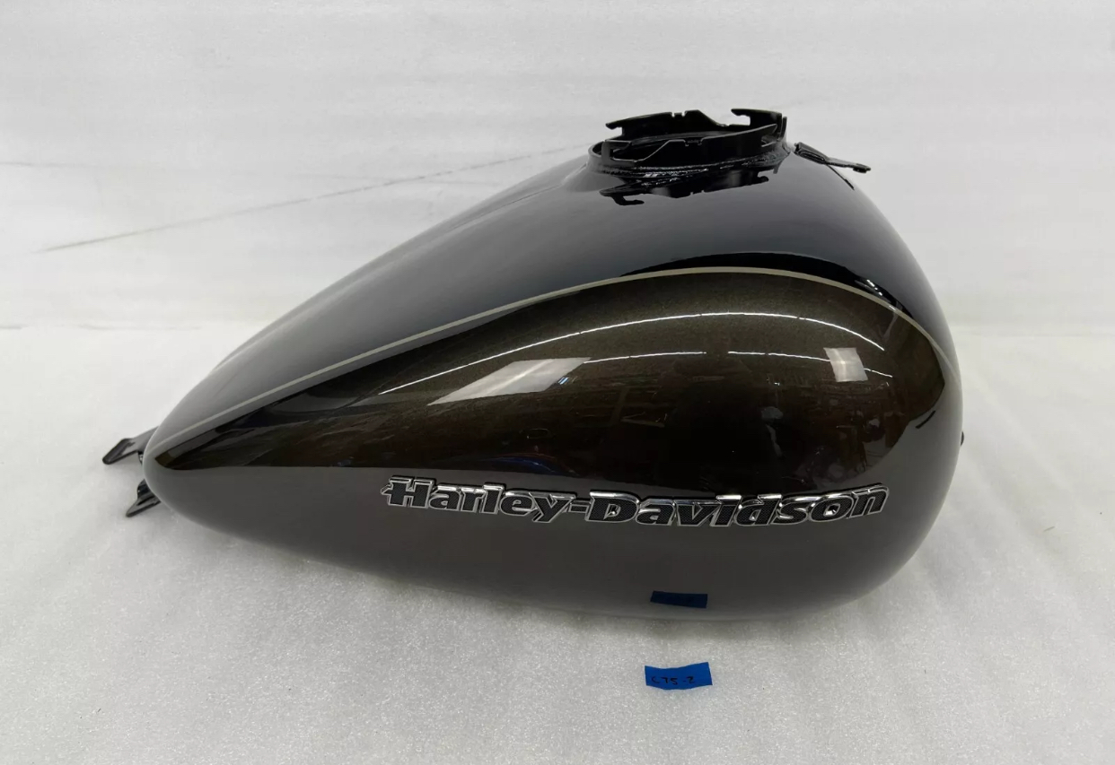 Harley-Davidson Ultra Limited Touring Gas Tank 2020 OEM River Rock Gray - Image 4